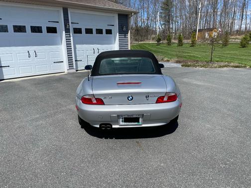 Silver 2001 BMW Z3 2.5i Roadster