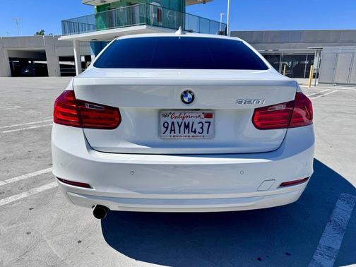 White 2015 BMW 320 i
