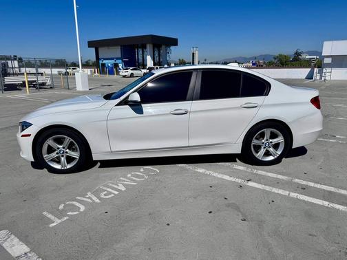 White 2015 BMW 320 i