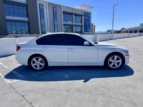 White 2015 BMW 320 i