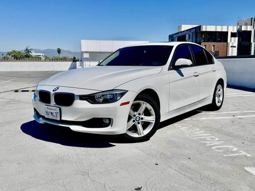 White 2015 BMW 320 i