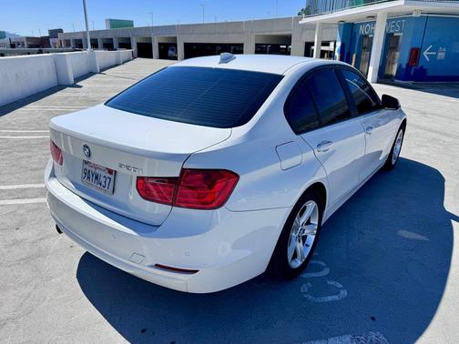 White 2015 BMW 320 i