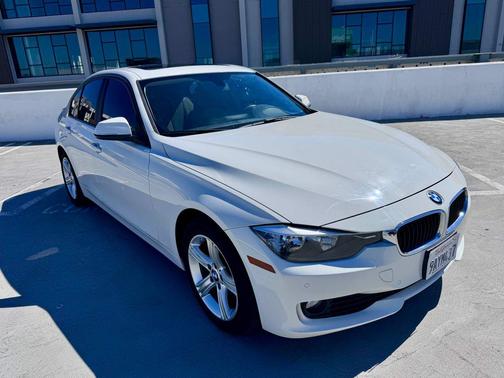 White 2015 BMW 320 i
