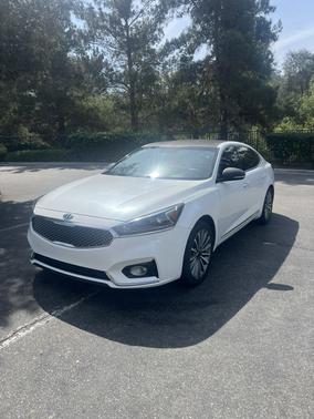 White 2017 Kia Cadenza Premium