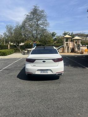 White 2017 Kia Cadenza Premium