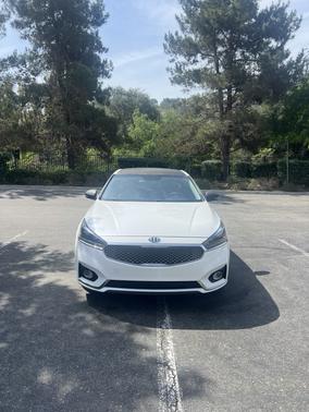 White 2017 Kia Cadenza Premium