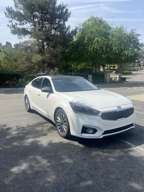 White 2017 Kia Cadenza Premium