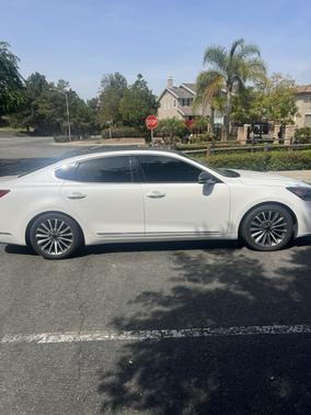 White 2017 Kia Cadenza Premium