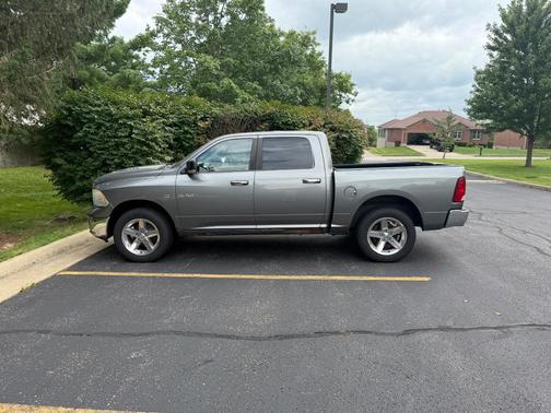 Gray 2009 Dodge Ram 1500 SLT