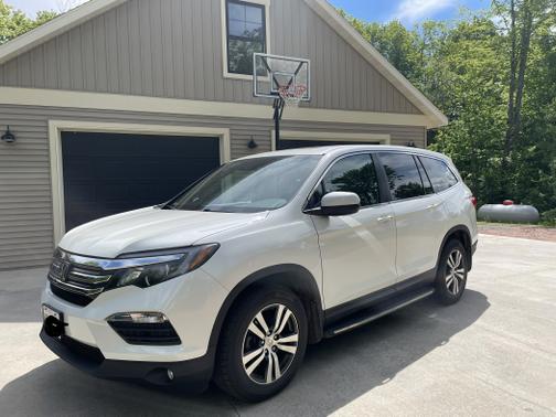 Photo 1 of 25 of 2016 Honda Pilot EX-L