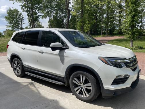 Photo 2 of 25 of 2016 Honda Pilot EX-L