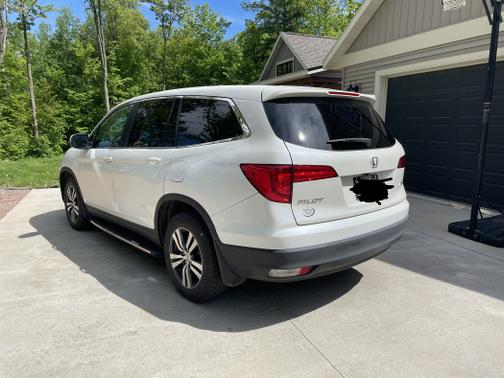 Photo 3 of 25 of 2016 Honda Pilot EX-L
