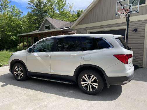 Photo 4 of 25 of 2016 Honda Pilot EX-L
