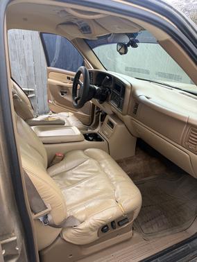 Gold 2000 Chevrolet Tahoe Base