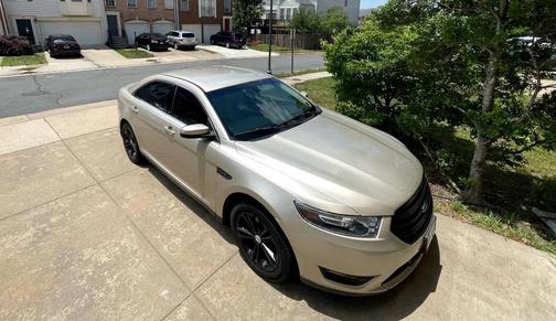 Gold 2017 Ford Taurus SEL