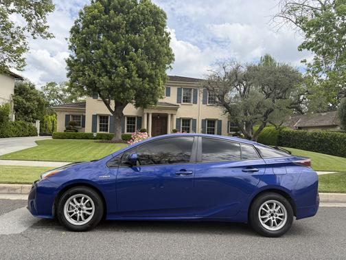 Blue 2018 Toyota Prius Four Touring