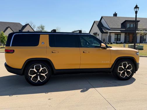 2023 Rivian R1S Adventure Quad-Motor Large Package