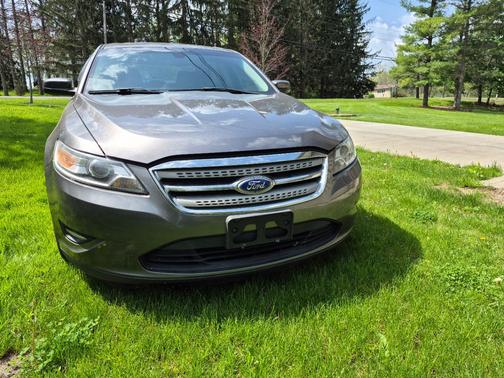 Gray 2012 Ford Taurus SEL