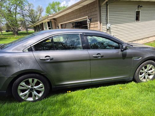 Gray 2012 Ford Taurus SEL
