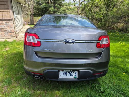 Gray 2012 Ford Taurus SEL