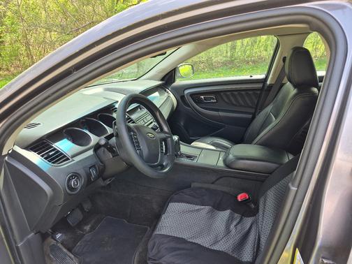 Gray 2012 Ford Taurus SEL