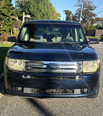 Blue 2009 Ford Flex SE