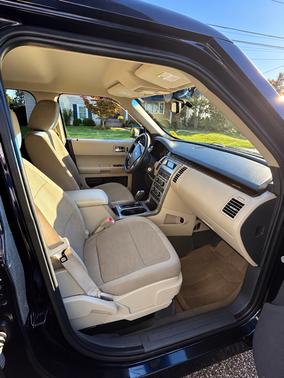 Blue 2009 Ford Flex SE