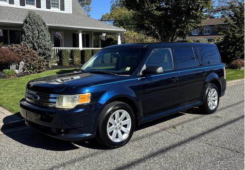 Blue 2009 Ford Flex SE