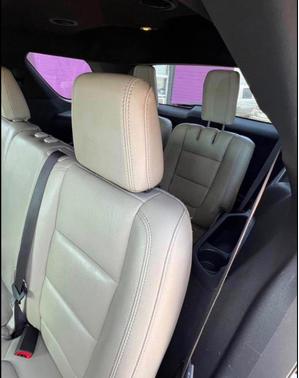 White 2015 Ford Explorer XLT