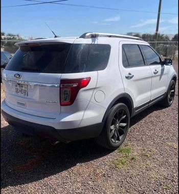 White 2015 Ford Explorer XLT