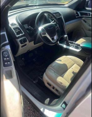 White 2015 Ford Explorer XLT