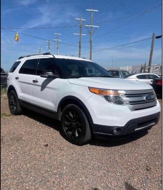 White 2015 Ford Explorer XLT