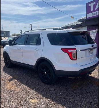 White 2015 Ford Explorer XLT