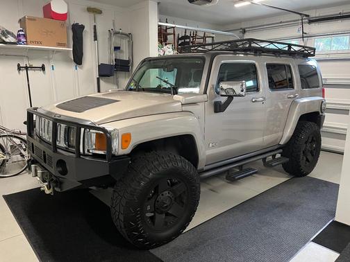 Gold 2009 Hummer H3 Alpha