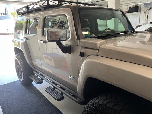 Gold 2009 Hummer H3 Alpha