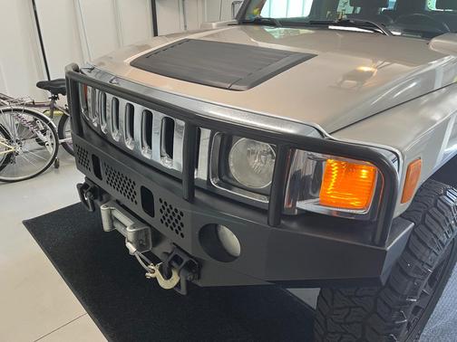 Gold 2009 Hummer H3 Alpha