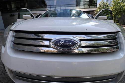 White 2009 Ford Fusion SE