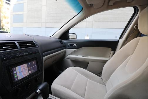 White 2009 Ford Fusion SE