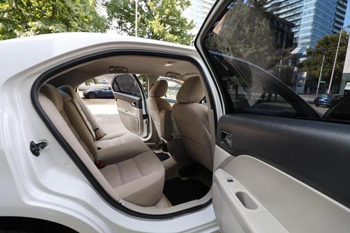 White 2009 Ford Fusion SE