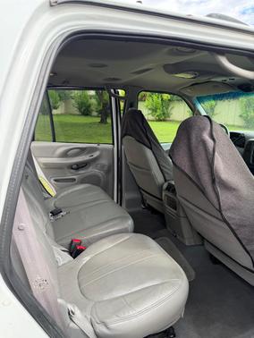 White 2001 Ford Expedition Eddie Bauer