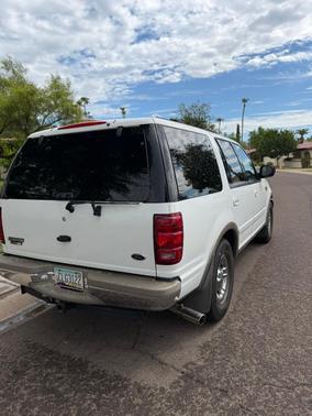 White 2001 Ford Expedition Eddie Bauer