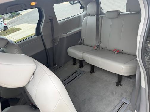 2014 Toyota Sienna XLE