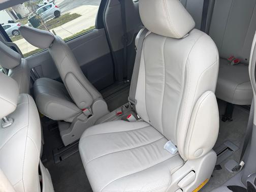 2014 Toyota Sienna XLE