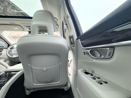 2018 Volvo S90 T5 Momentum