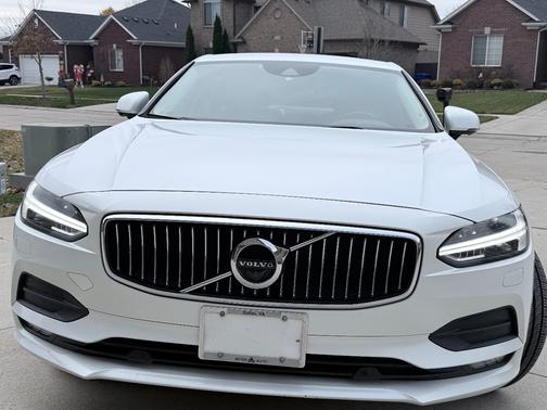 2018 Volvo S90 T5 Momentum