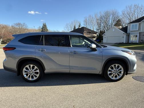 2022 Toyota Highlander Limited