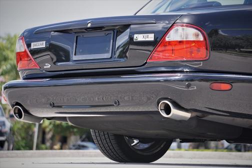 2002 Jaguar XJR Base