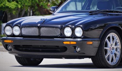 2002 Jaguar XJR Base