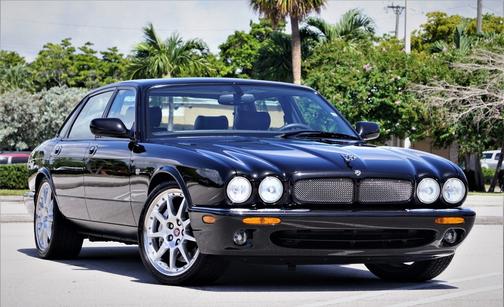 2002 Jaguar XJR Base