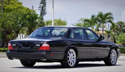 2002 Jaguar XJR Base